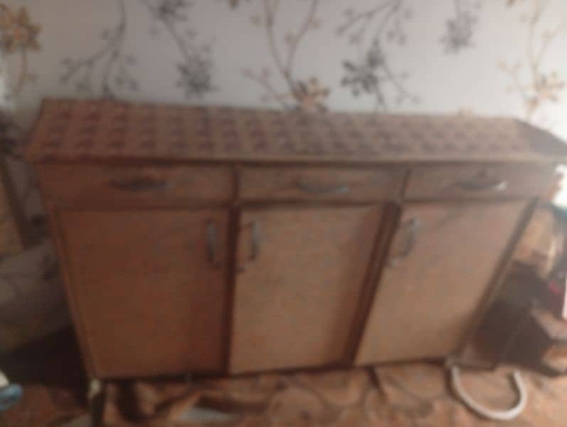 table for sale in OLX candetion ok 2