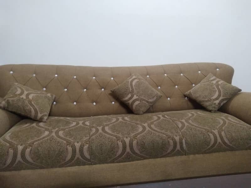 A sofa 7