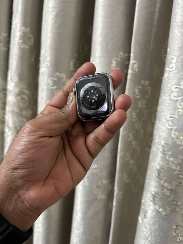 Apple watch series 8 3