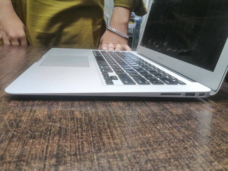 Apple Macbook Air 2014 | Slim machine | Laptop 3