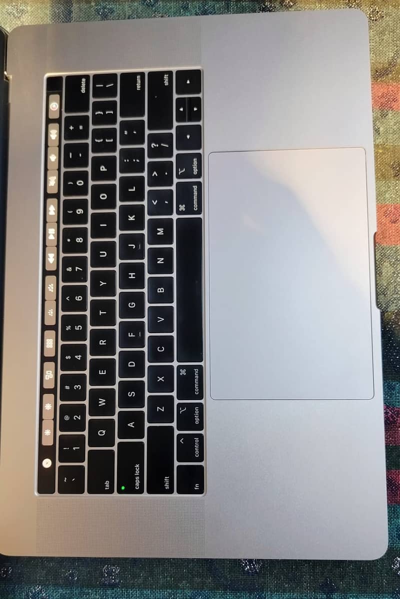 MacBook Pro (15-inch, 2018/2019) i7 16GB Ram 512GbSSD 4GB Graphics ca 1