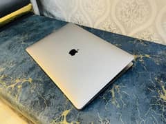 MacBook Pro Core i7 2018 Model With 4GB Card. .