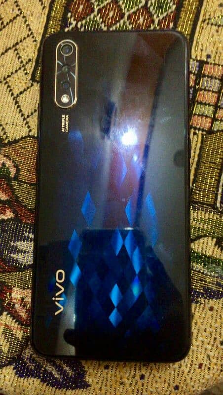 vivo s1 4/128 with box and charger 1