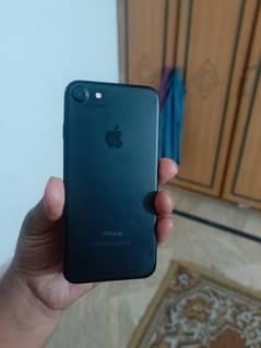 i phone 7 32gb non pta bypass orignal phone 55% Health 03186176864