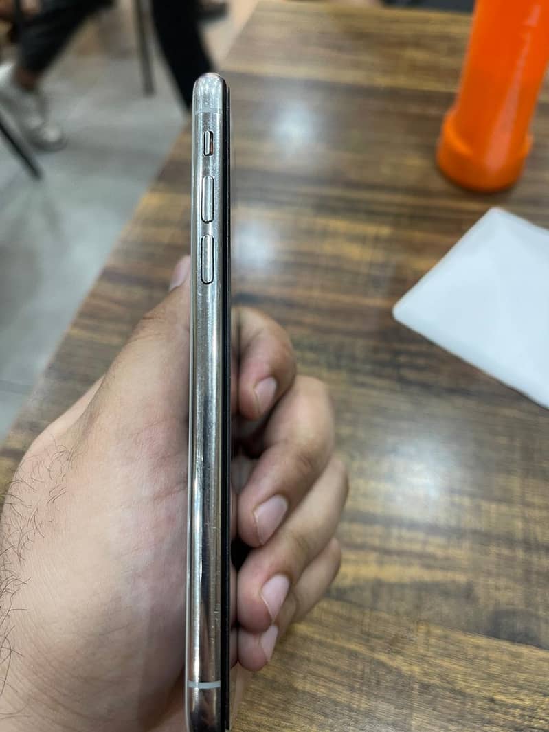 Apple iPhone X 3