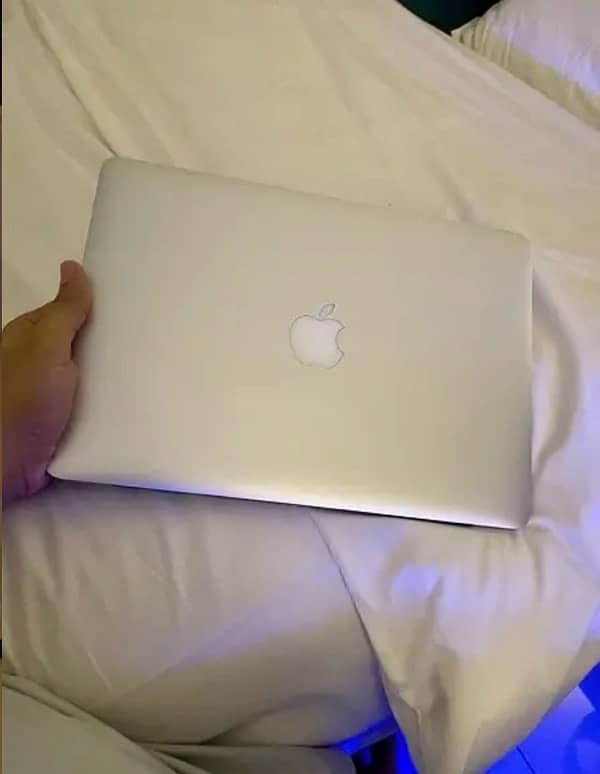 Macbook Pro 2013 | Retina Display | 8GB Ram | 13 inches | SSD 2