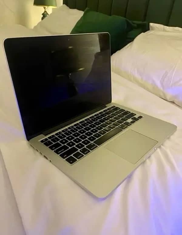 Macbook Pro 2013 | Retina Display | 8GB Ram | 13 inches | SSD 3