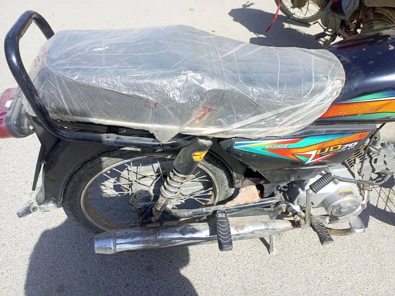 unique bike  for sale karachi number safoora chowrangi 5