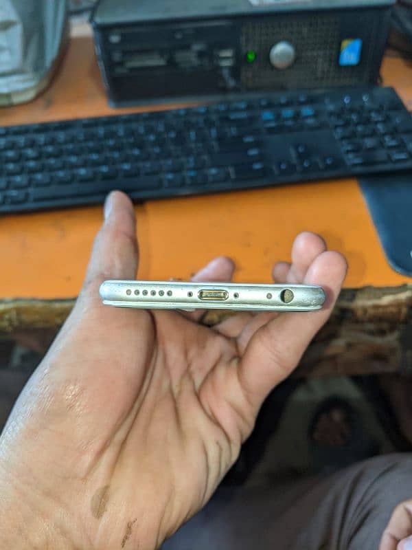 IPHONE 6 (64GB) 4