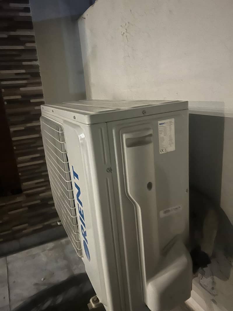 Orient Floor Standing AC 2.0 Ton Premier 24G (Sand White) 6