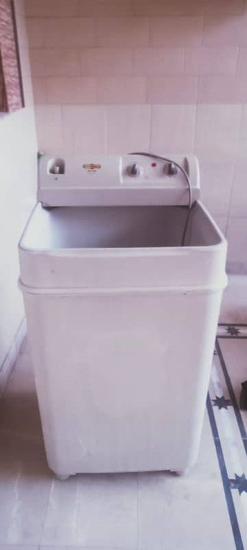 we are selling good condition of washing machine 6