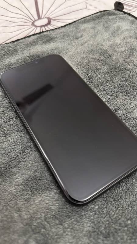 apple IPhone 11 128 GB 10/10 home used PTA 2