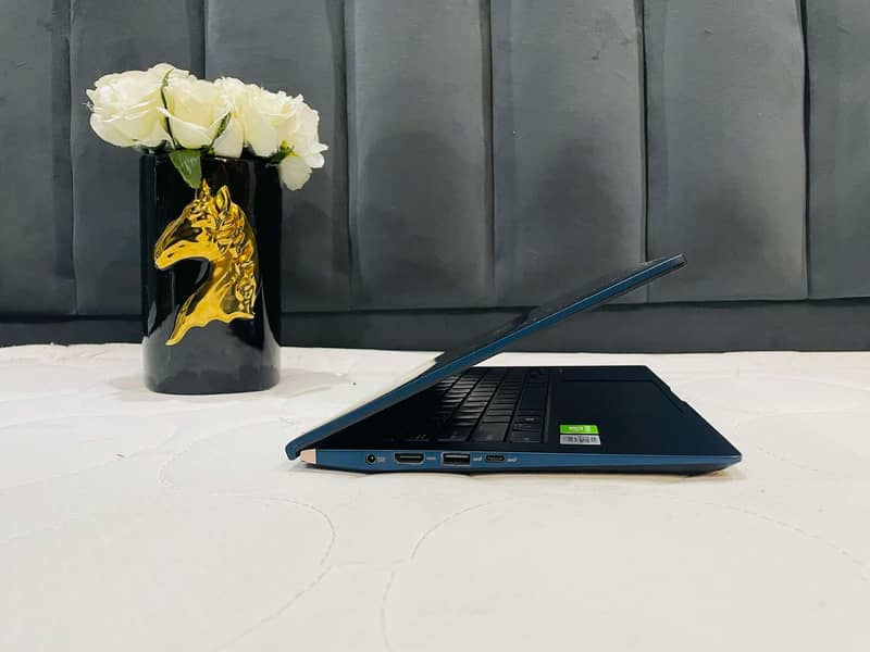 ASUS ZenBook 14 Ultra-Slim Laptop NanoEdge Bezel Dual ScreenPad: 8