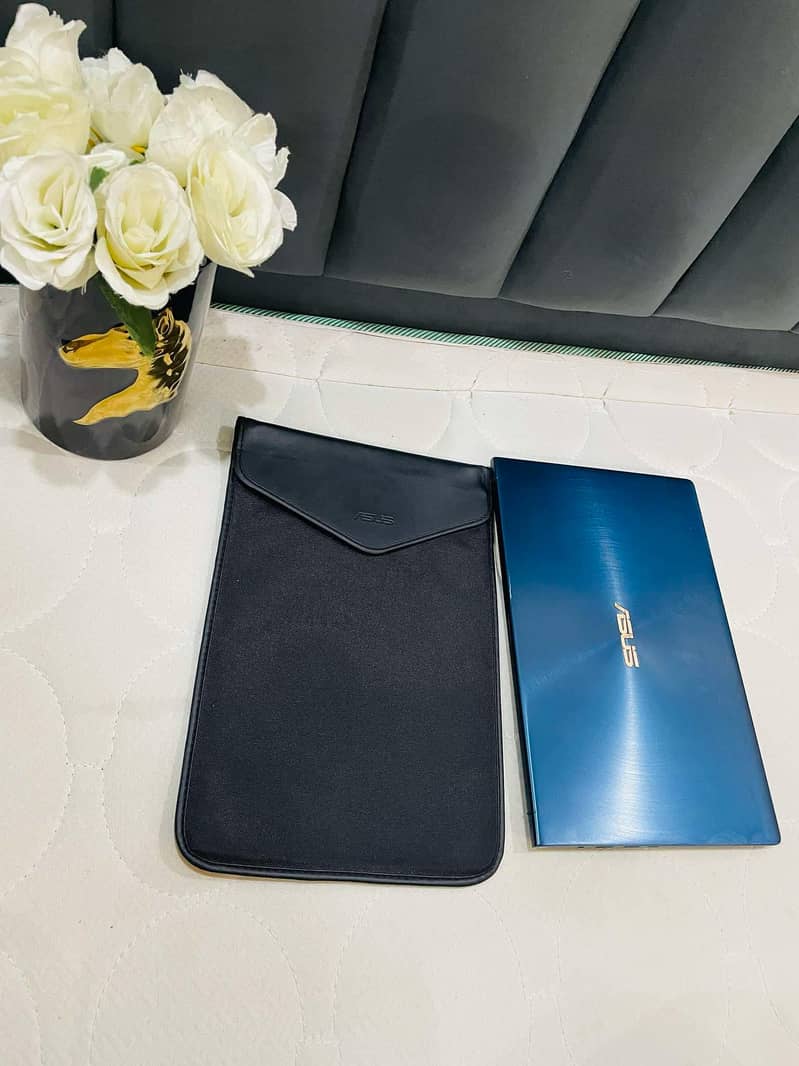 ASUS ZenBook 14 Ultra-Slim Laptop NanoEdge Bezel Dual ScreenPad: 14