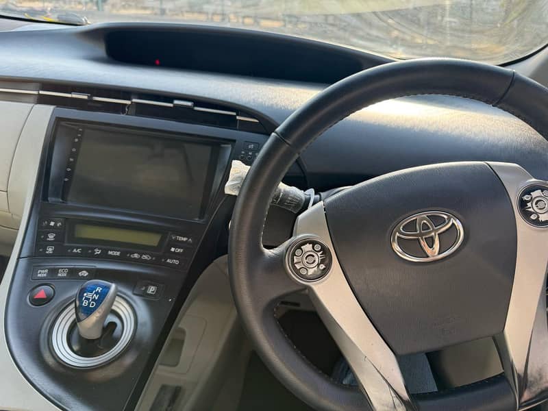 Toyota Prius 2015 import (2011 in Manu) 5