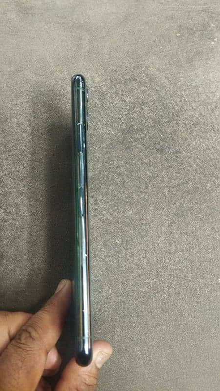 iphone 11promax 64gb non pta factory unlocked. 2