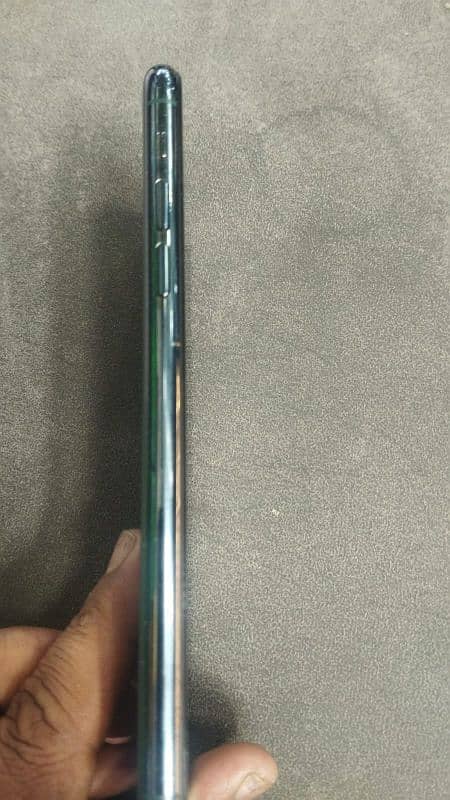 iphone 11promax 64gb non pta factory unlocked. 5