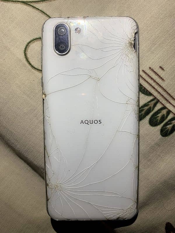 SHARP AQUOS R2 2