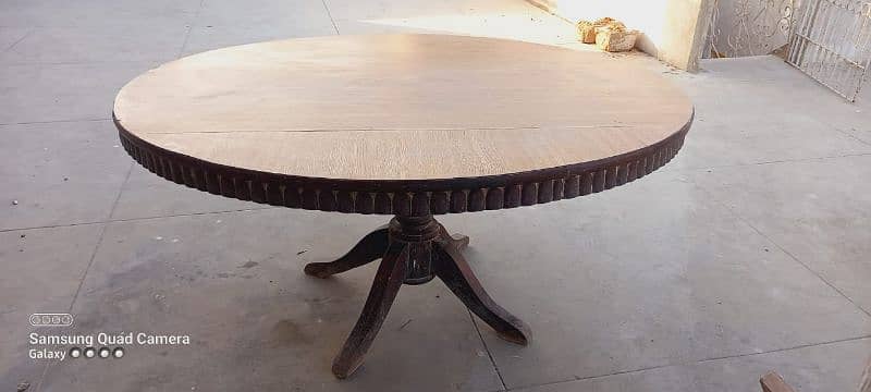 excellent condition dinning table 3