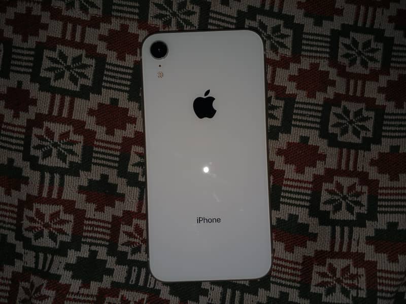 Apple iPhone XR 7