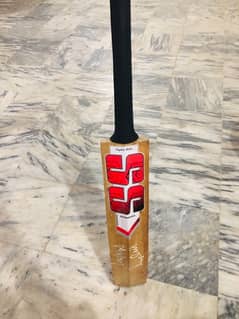 SS sign bat of inzamaz ul haq and saklain mushtak