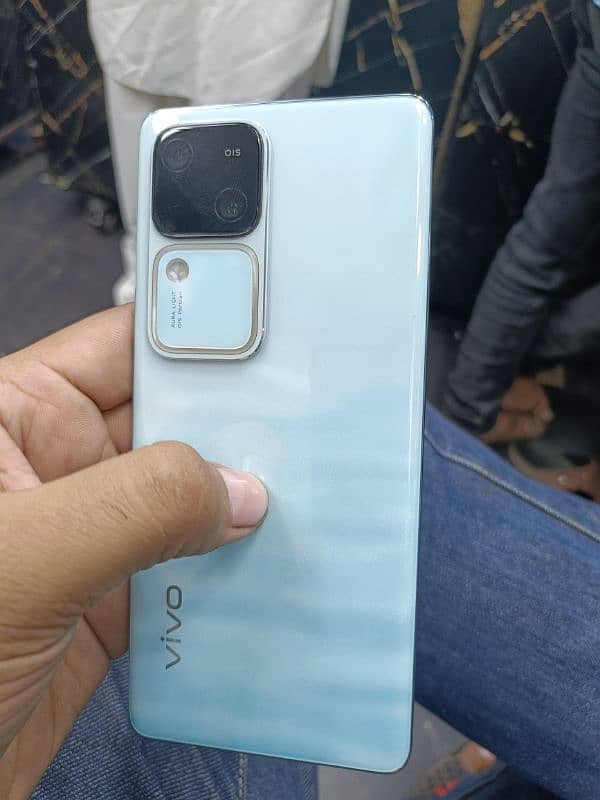 Vivo V30 5G 1