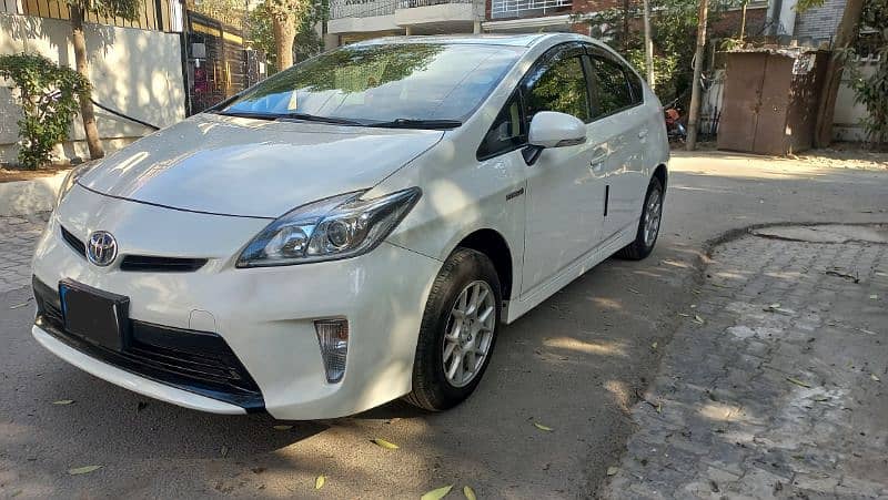 Toyota Prius 1.8 , Model 2015 , Islamabad Registered 1