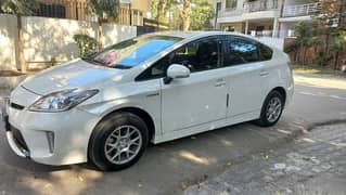 Toyota Prius 1.8 , Model 2015 , Islamabad Registered