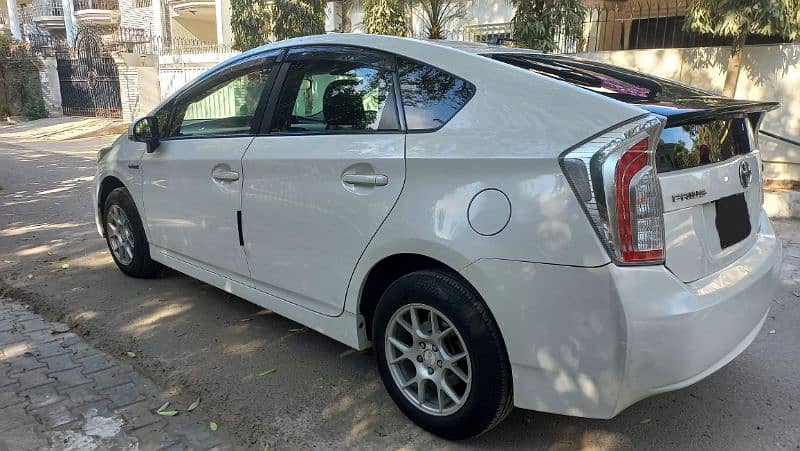 Toyota Prius 1.8 , Model 2015 , Islamabad Registered 2