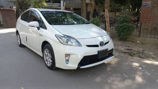 Toyota Prius 1.8 , Model 2015 , Islamabad Registered