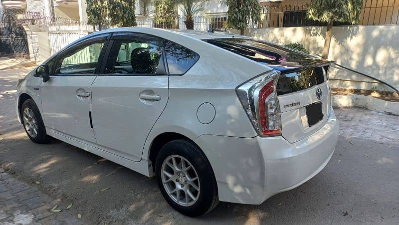 Toyota Prius 1.8 , Model 2015 , Islamabad Registered 5