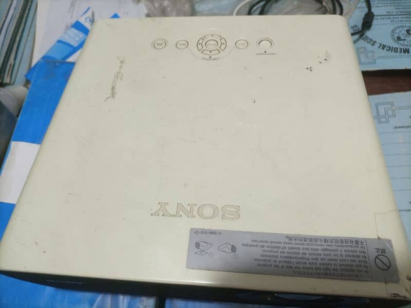 Sony VPL-EX100 XGA Projector 2