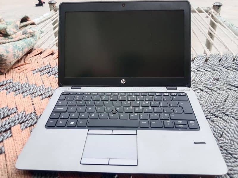 HP Elite Book 820 0