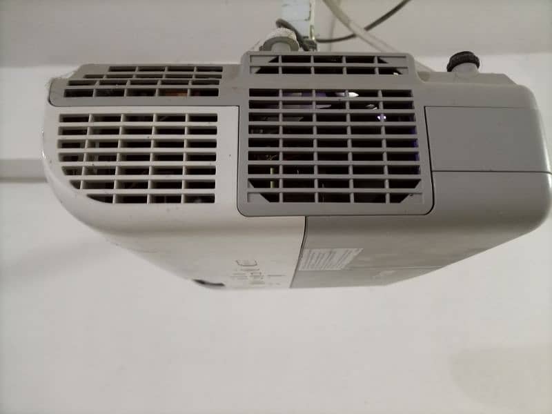 Epson EMP-S5 Projector 1