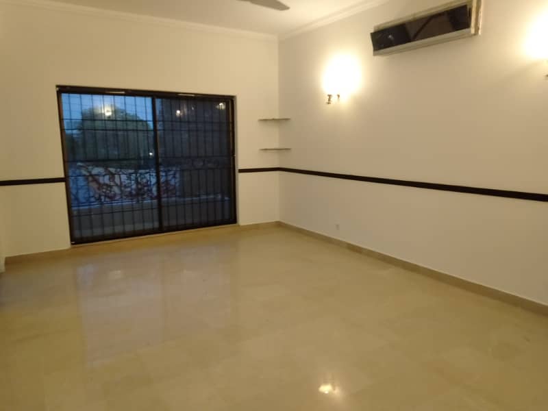 1 Kanal Luxuer Out House Prime Hot For Sale dha Phase4 1