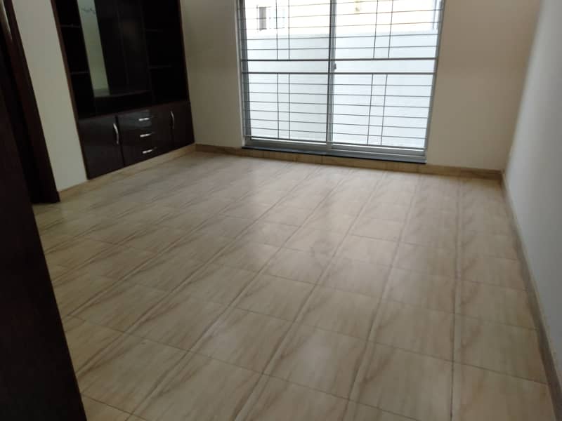 1 Kanal Luxuer Out House Prime Hot For Sale dha Phase4 2