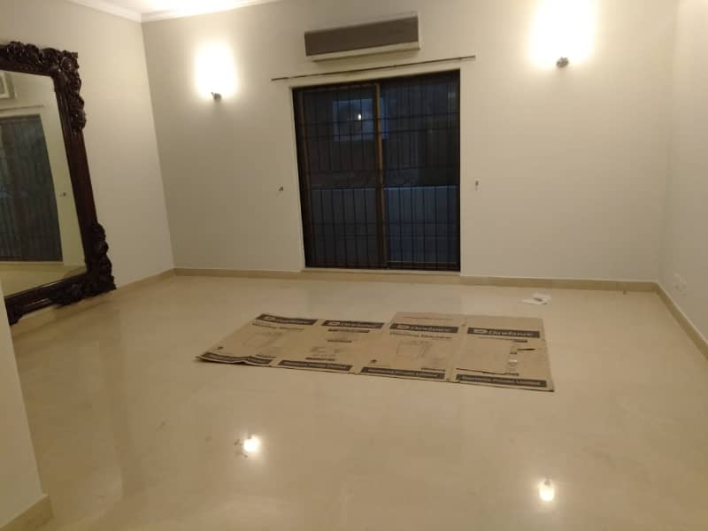 1 Kanal Luxuer Out House Prime Hot For Sale dha Phase4 11