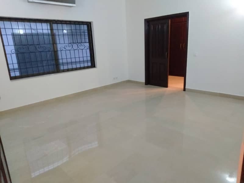 1 Kanal Luxuer Out House Prime Hot For Sale dha Phase4 16