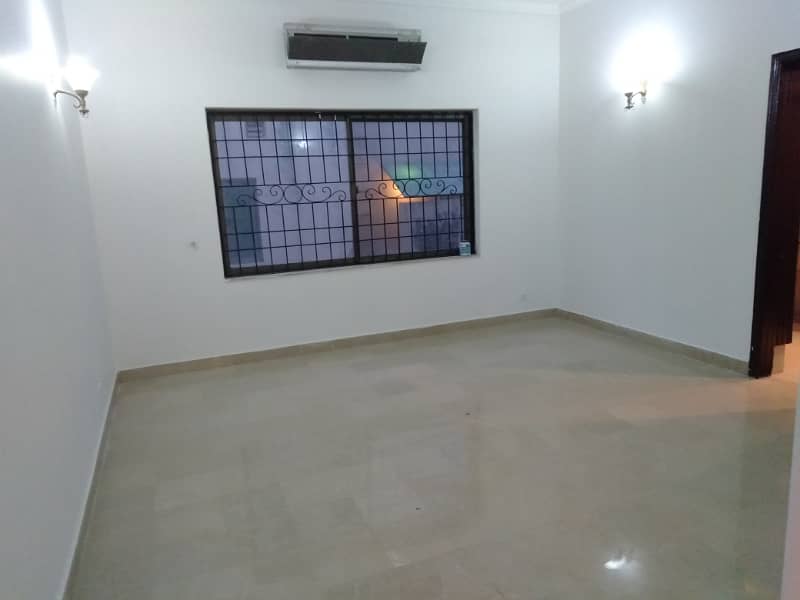 1 Kanal Luxuer Out House Prime Hot For Sale dha Phase4 19