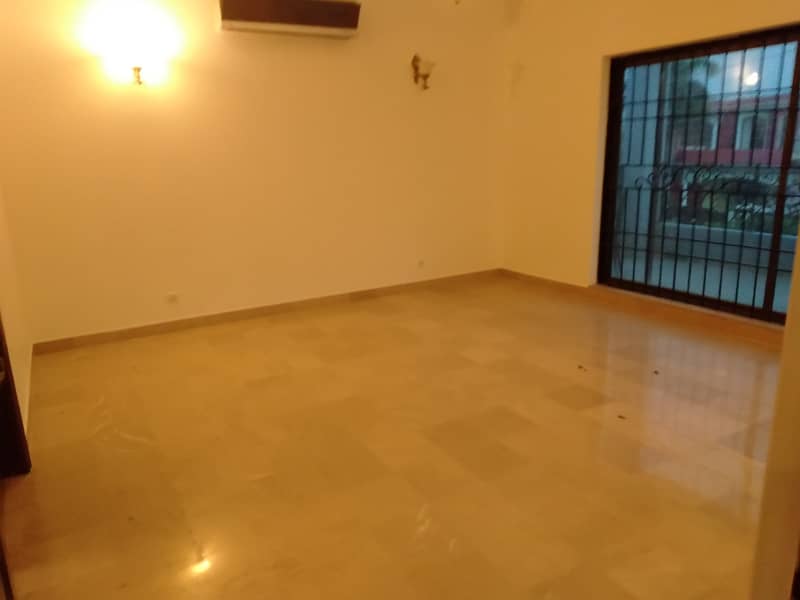 1 Kanal Luxuer Out House Prime Hot For Sale dha Phase4 21