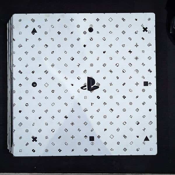 PS4 PRO 1TB WITH BOX 1