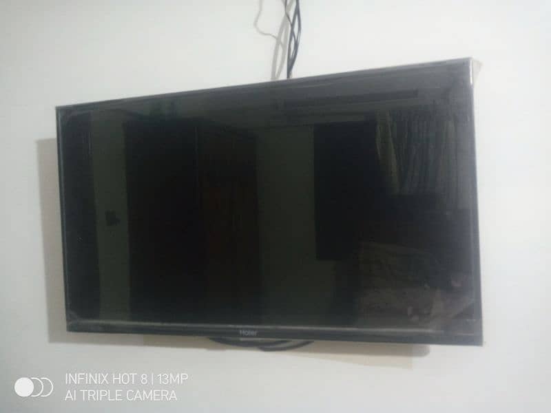 urgent sale. almost new haier led 32" 2