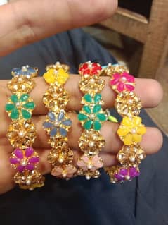 4 piece of bangles