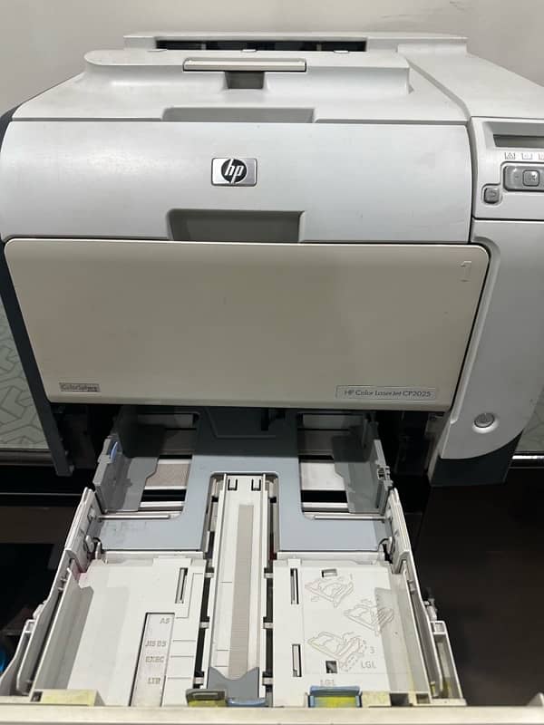 HP color laserjet CP2025 3