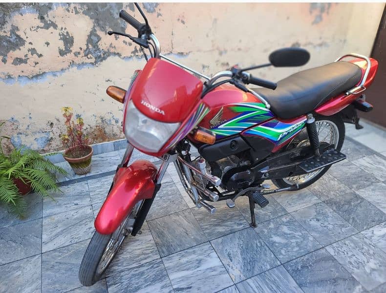 honda pridor bohat achi condition mein all ok koi kaam nhi honay wala 3