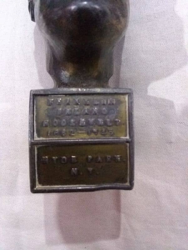 Antiqe brass show piece 1
