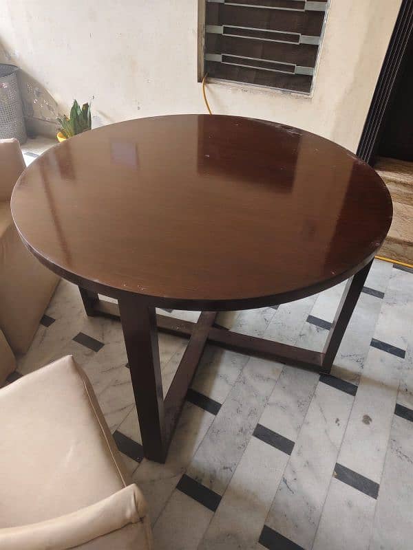 4 seater circular dinning table 3