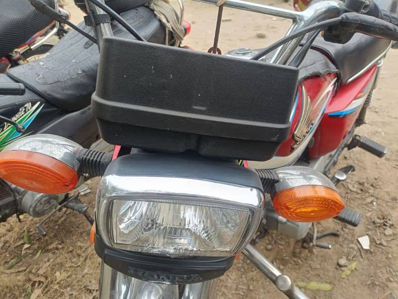 Honda 125 Euro. II (2015) 15