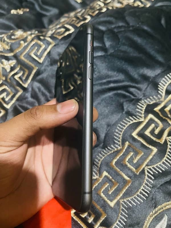 iphone 11 non pta 100% hlth waterpake 9mnth warenty lift 6