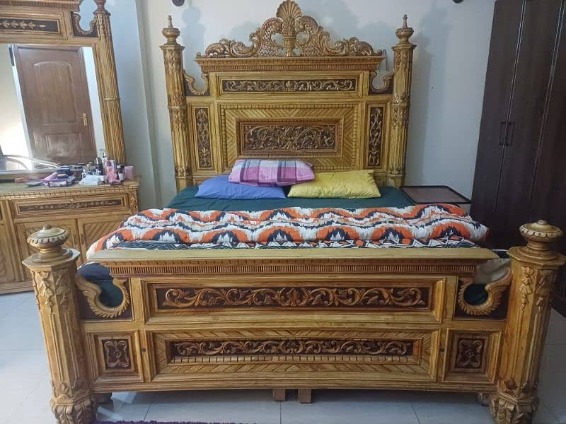 Pure Sheesham super heavy King Size double bed in DHA Phase 5 6